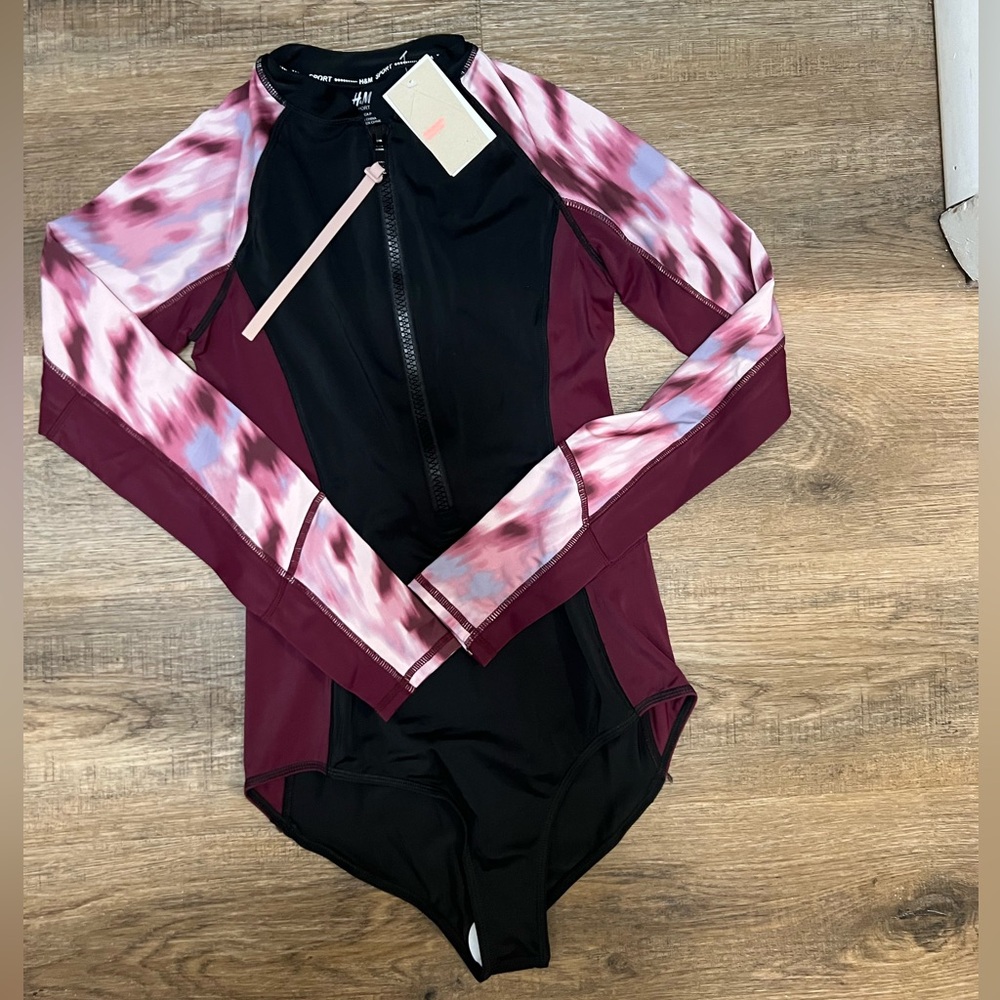 NWT H&M Women long sleeve rash guard swimsuit size S